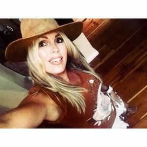 Meet your Posher, Simone